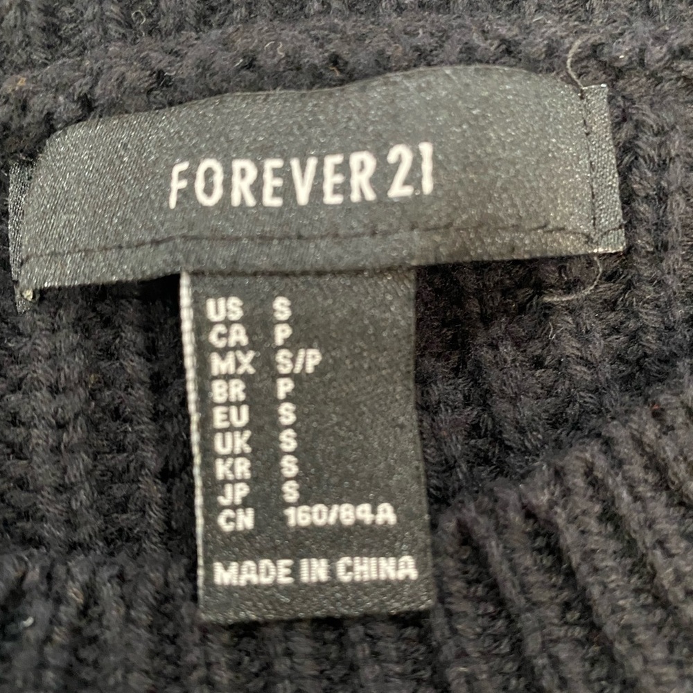 Forever 21: Black Long Sleeve Crop Top Size Small - Picture 3 of 3